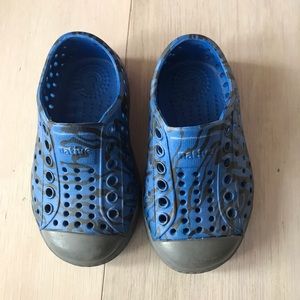 Natives, color: black/blue, size 5. Gently used.